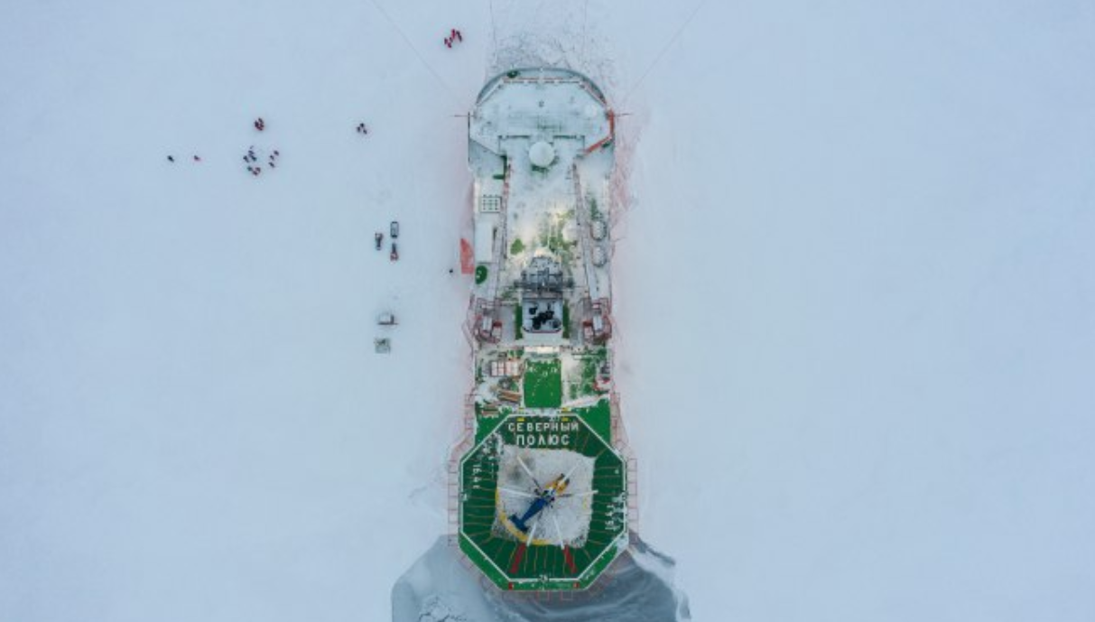 Год назад ледостойкая самодвижущаяся платформа «Северный полюс» вышла в первую полярную экспедицию