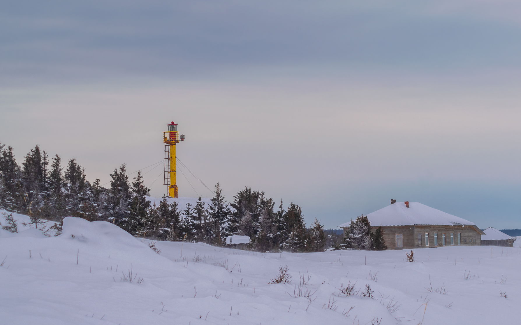 Вепревский маяк: его отключают, когда встаёт лёд, и на время белых ночей