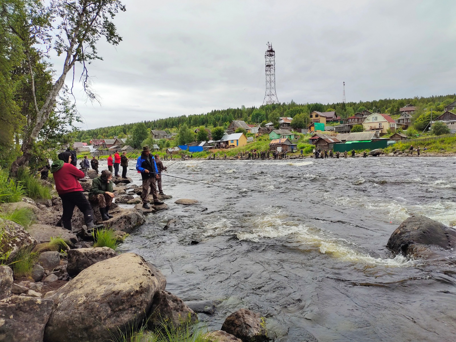 В Мурманской области волонтёры поработали на реке Умбе и в селе Кашкаранцы  – GoArctic.ru – Портал о развитии Арктики