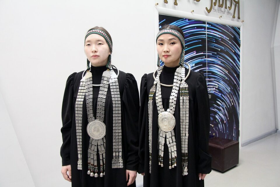 Как выглядели ювелирные украшения якутских красавиц в 19 веке?