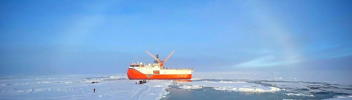 Рекордный дрейф «СП-42» завершён: ледокол «Арктика» вывел платформу «Северный полюс» из пятиметровых льдов рядом с Гренландией