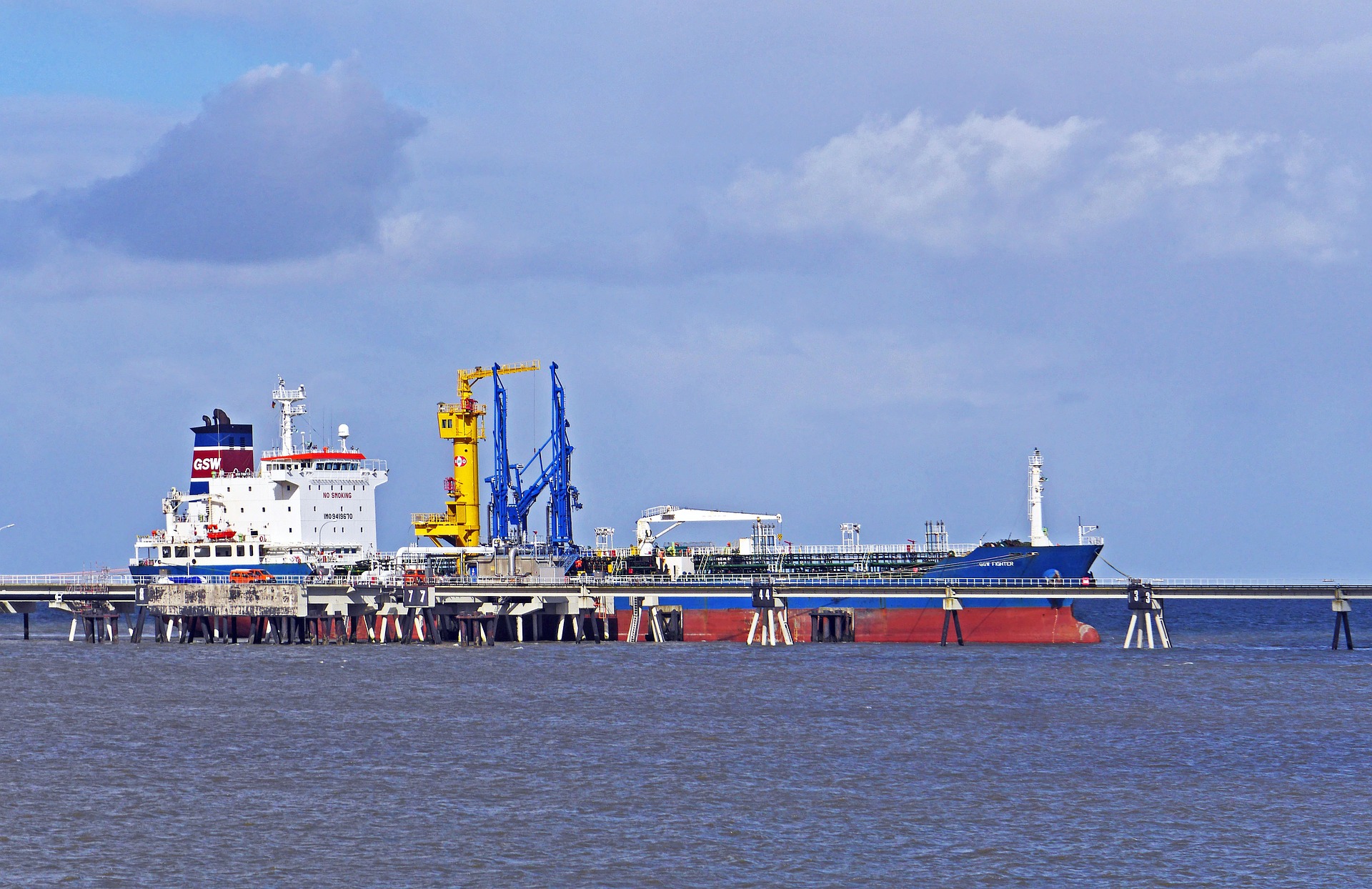 Учения по локализации разлива нефти провели в порту Мурманска