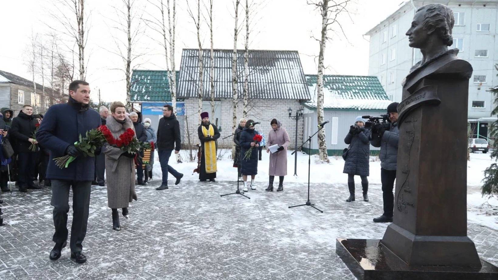 В селе Холмогоры открыли памятник Ломоносову