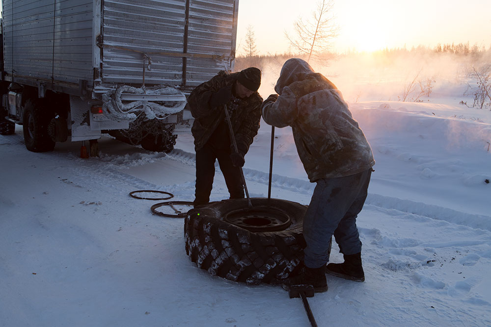 В Якутии молодые учёные, разрабатывающие полимеры для экстремально низких температур, получили региональную госпремию