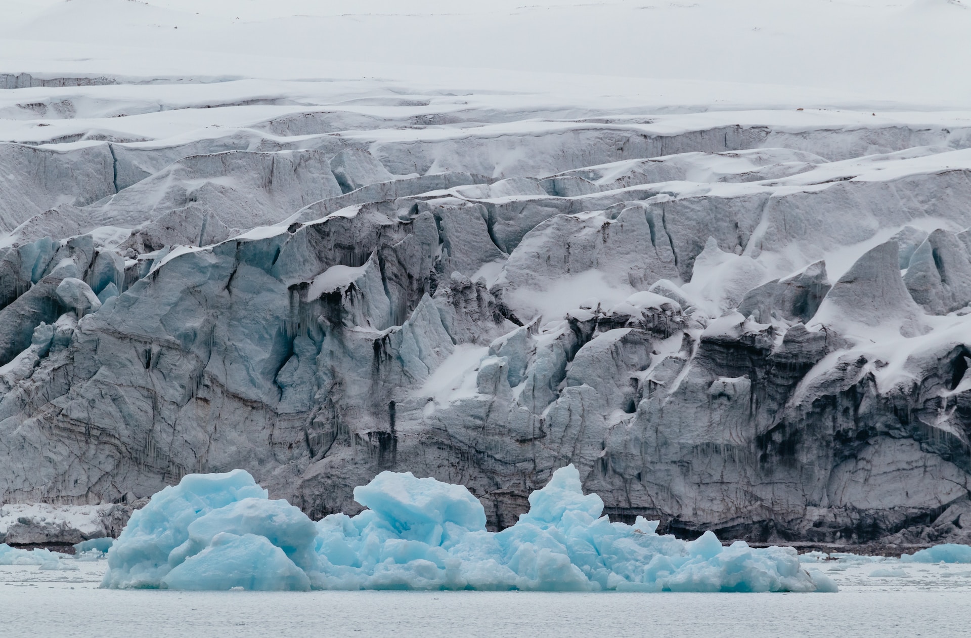 Исследователи климата добыли древний лёд на Земле Хокона VII