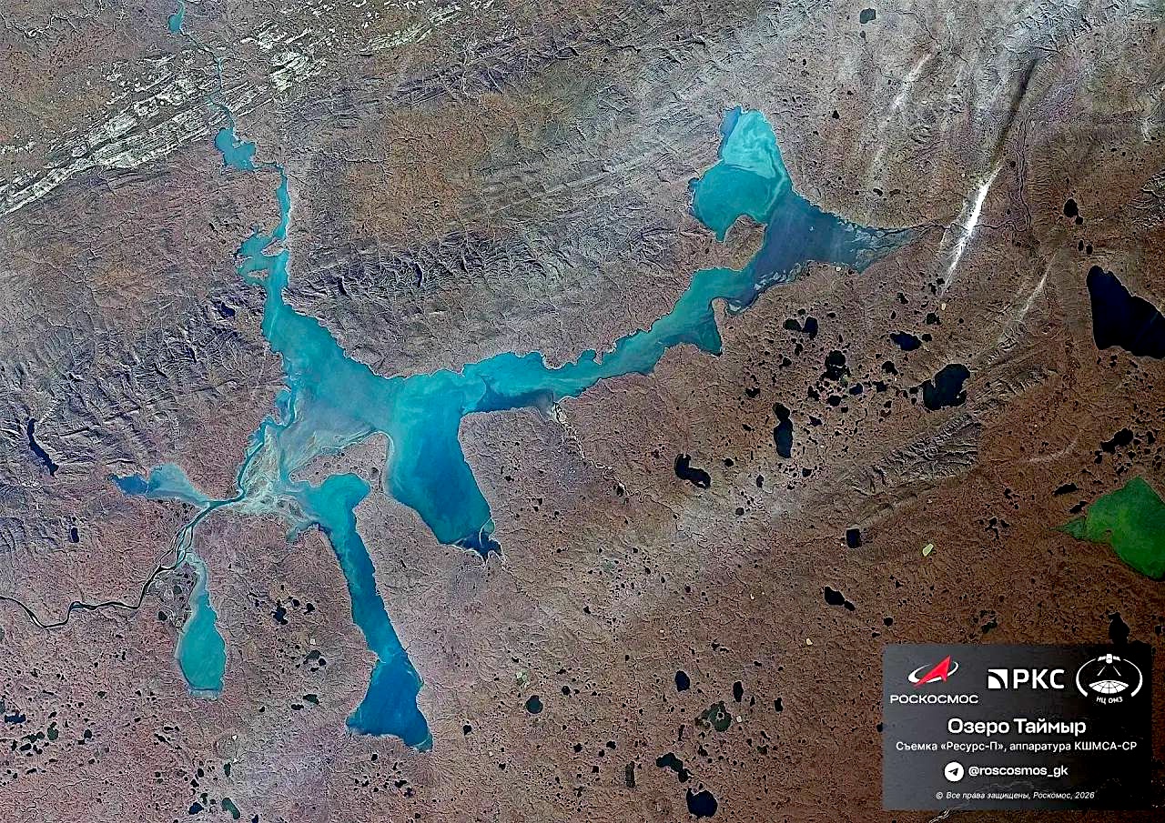 Как выглядят из космоса самый крупный северный водоём Земли – озеро Таймыр и самое глубокое «метеоритное» озеро Чукотки: ко Всемирному дню озёр