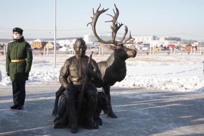 Памятник легендарному снайперу открыли в Якутске