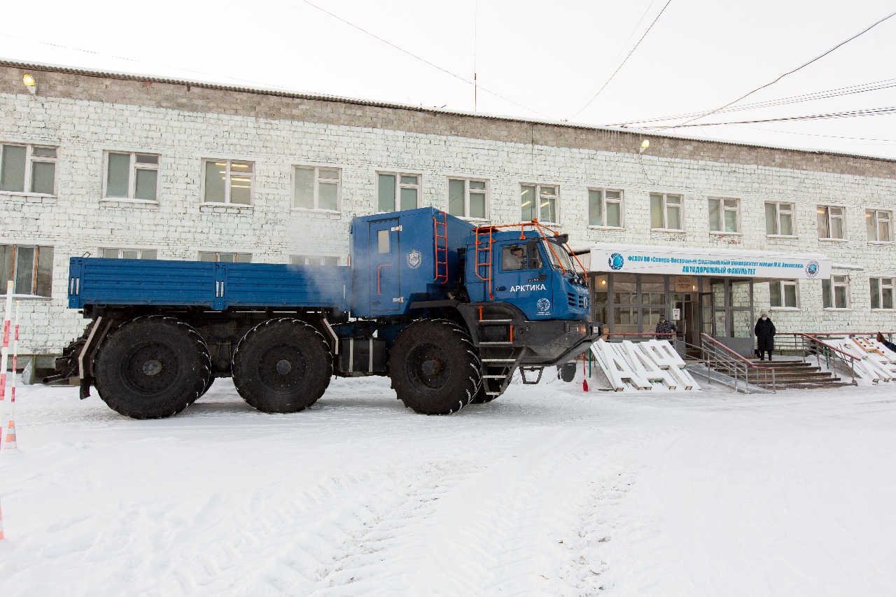 Снегоболотоход «КАМАЗ-Арктика» испытали на автодроме СВФУ