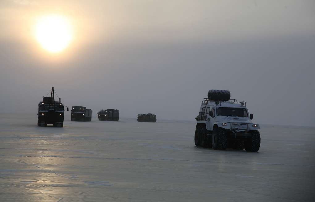 12 марта 2017 года – Экспедиция Минобороны России первой в мире дошла по льду до острова Котельный