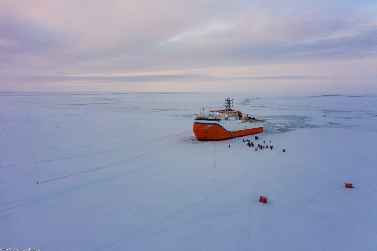 Арктика сегодня. Дрейфующая станция «Северный полюс» начала работу