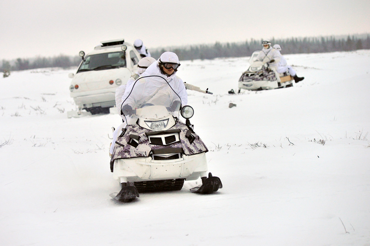 Снегоходы для арктической бригады