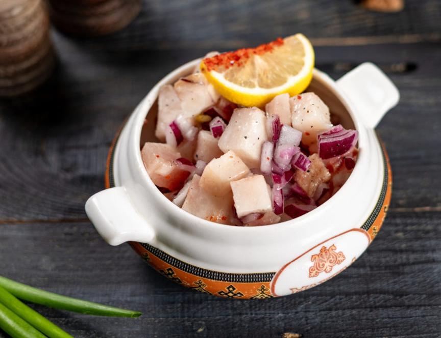 Колумбийский блогер назвал лучшие качества якутского салата из мороженой рыбы
