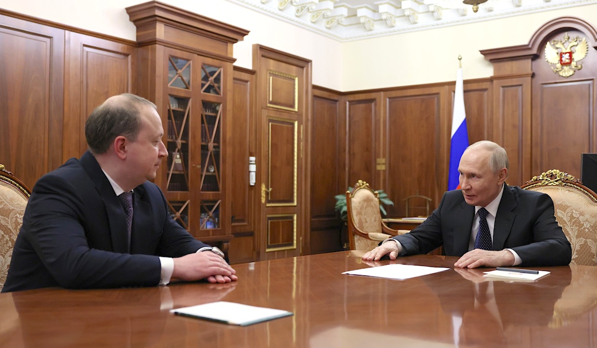 На встрече с главой ОСК президент РФ уточнил, что работа над ледоколами «Ленинград», «Сталинград» и «Лидер» должна быть продолжена 