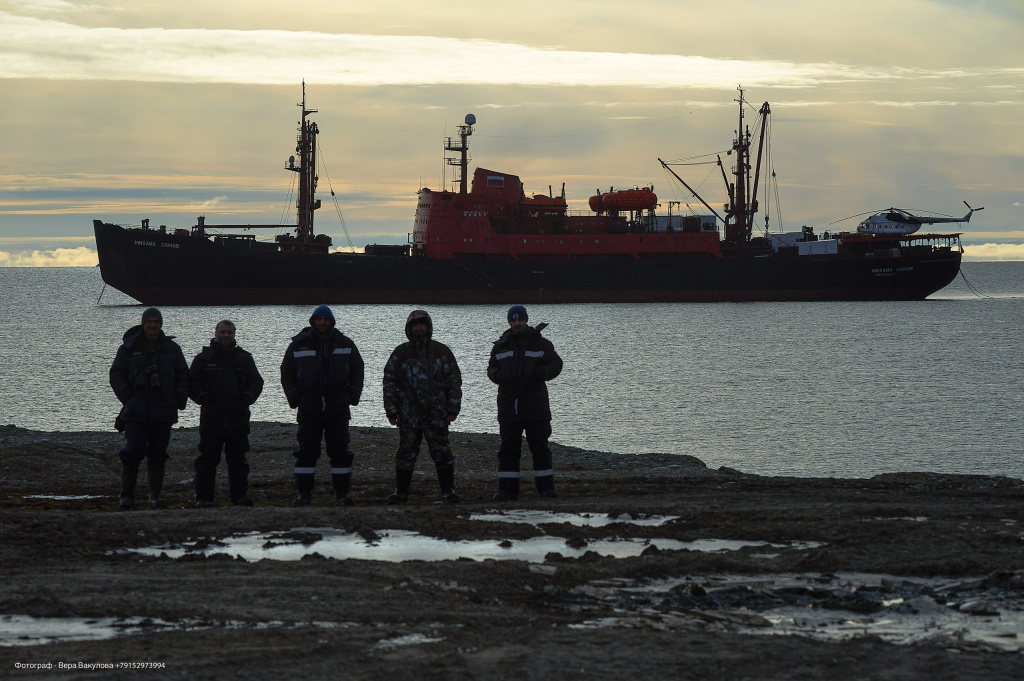 Участница арктической экспедиции судна «Михаил Сомов» создала в море 69 картин