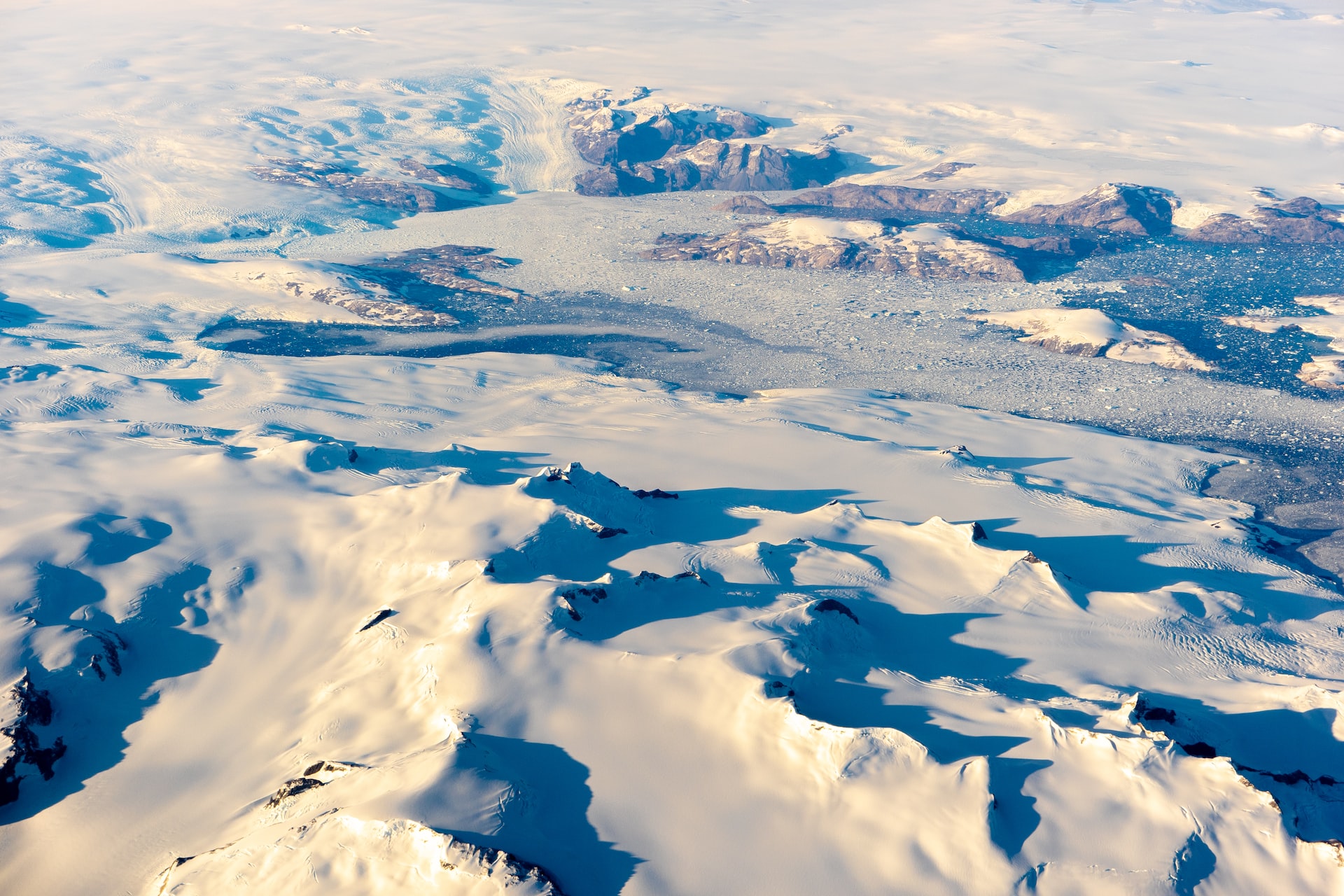 Ученые прогнозируют таяние 110 триллионов тонн льда в датской Арктике