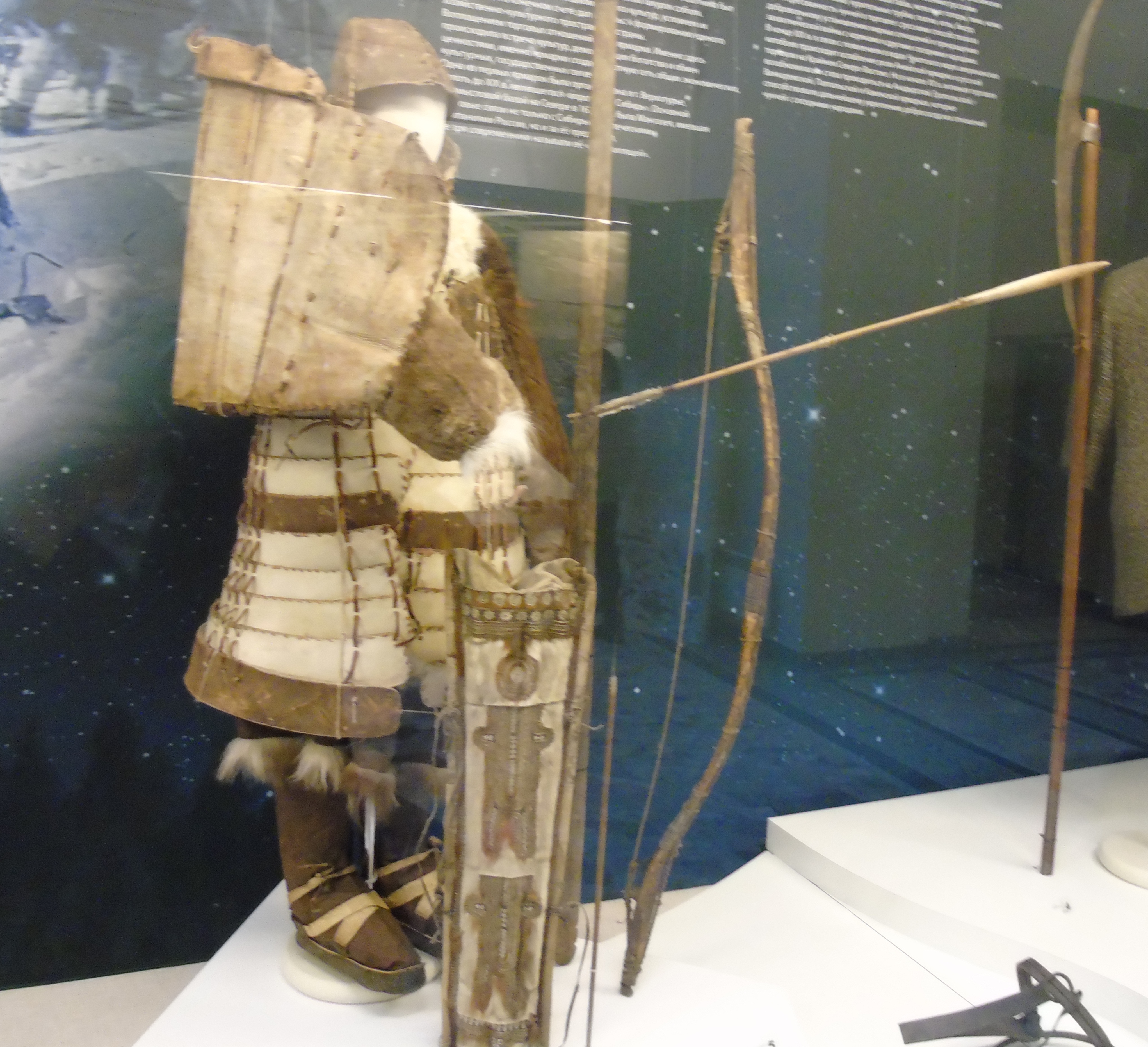 Кожаные крылья и костяные топоры: традиционное военное дело народов Арктики