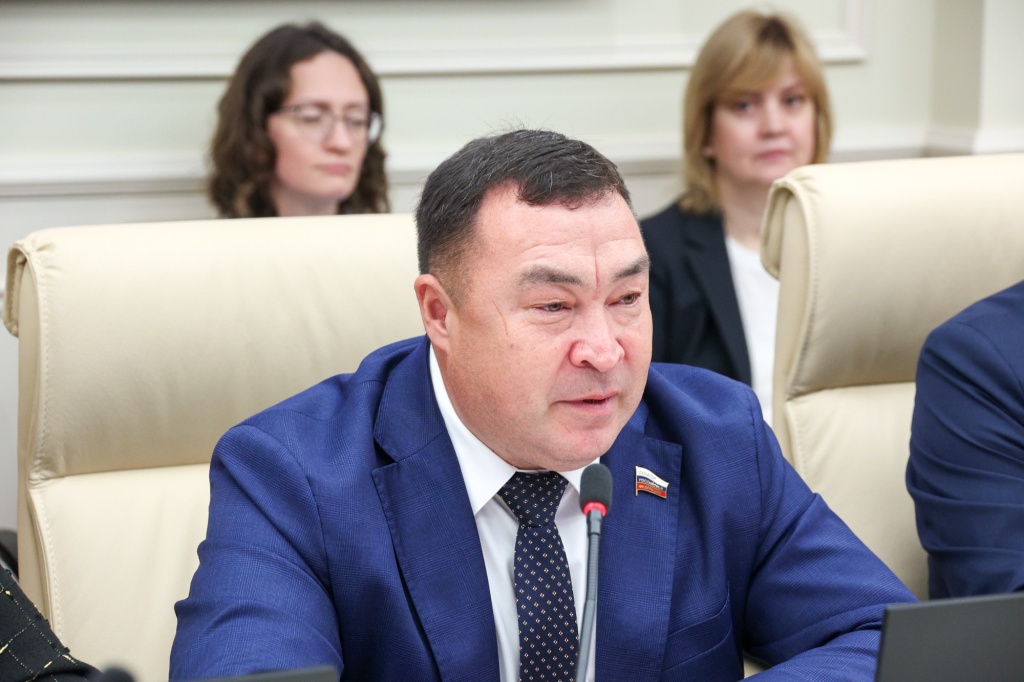 Сенатор Александр Новьюхов: «Новая Стратегия национальной политики обеспечивает основные права коренных малочисленных народов на следующее десятилетие»