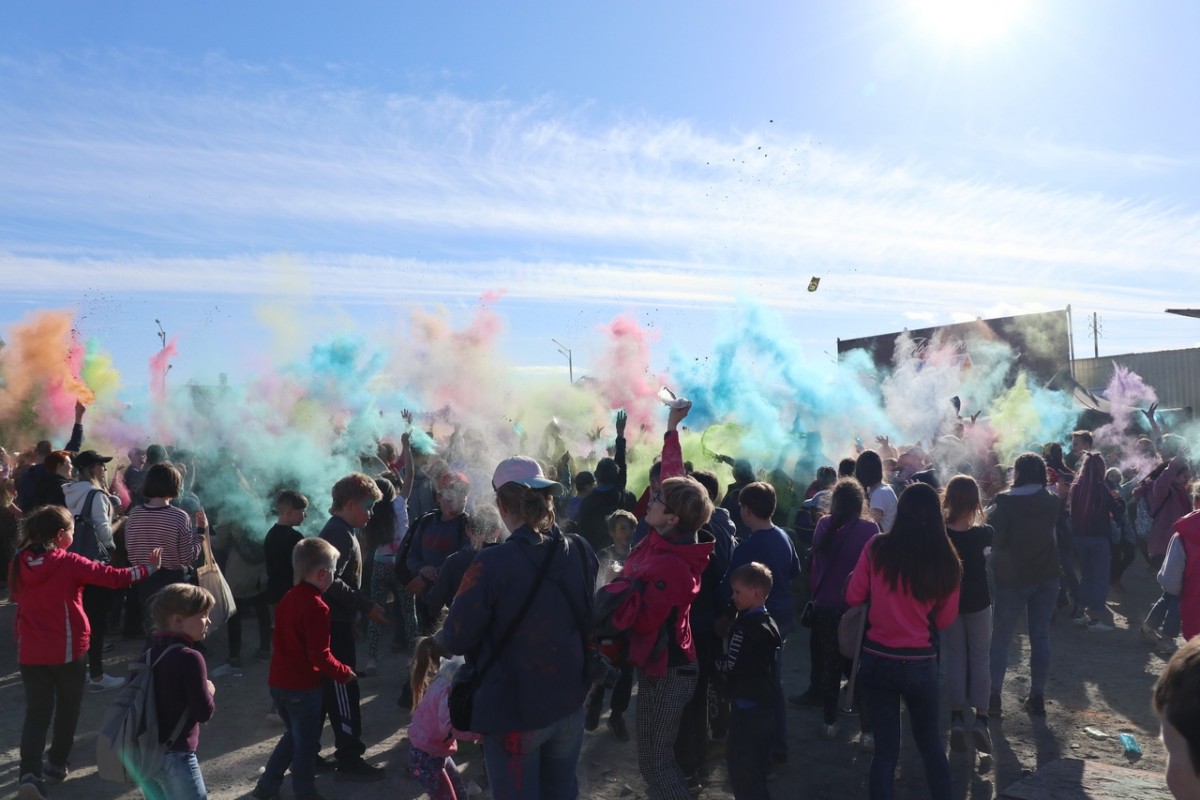 В Апатитах состоялся фестиваль красок