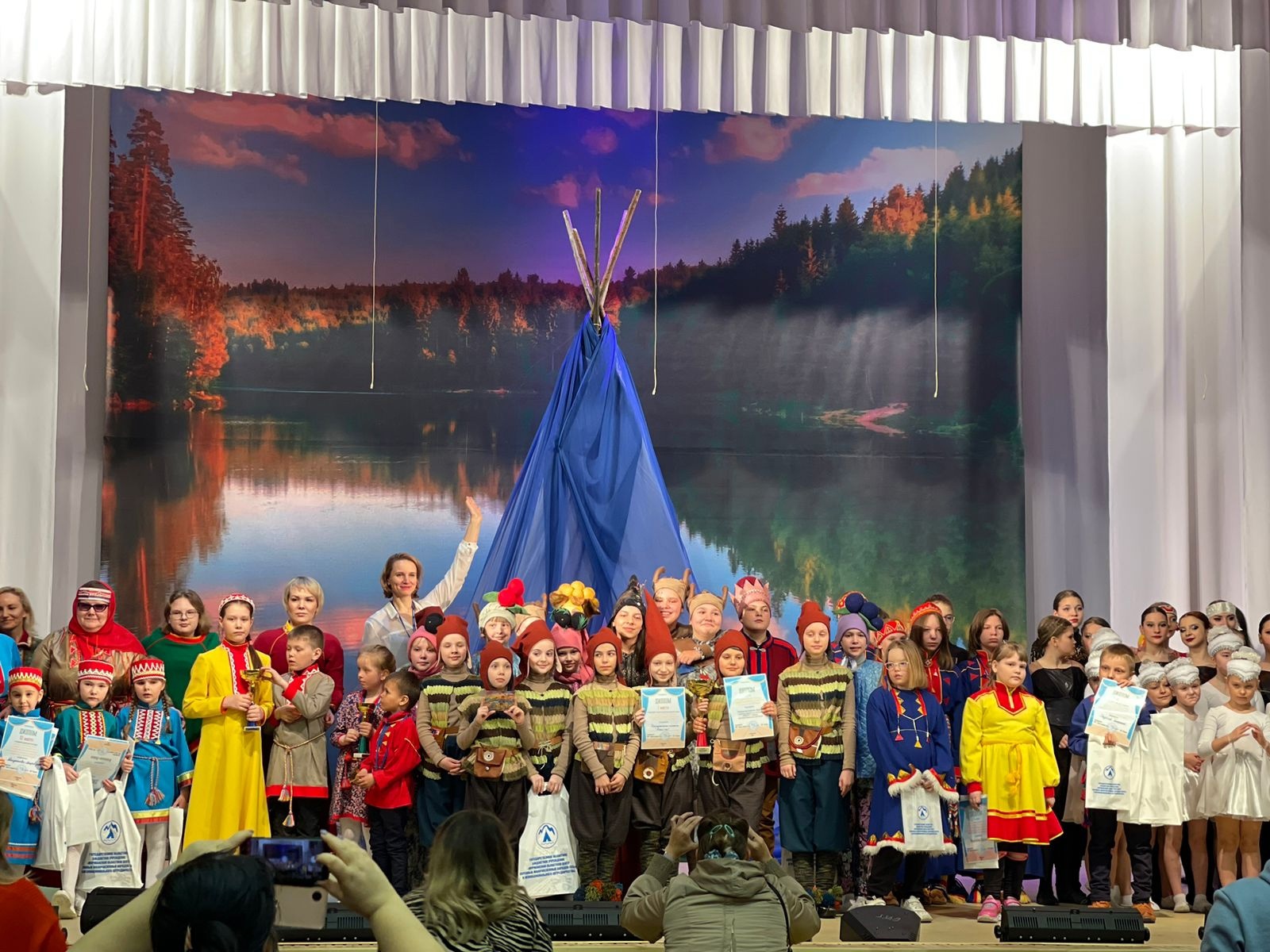 Театральный фестиваль на саамском языке «Моайнас ланнь»  состоялся в Мурманске: видео