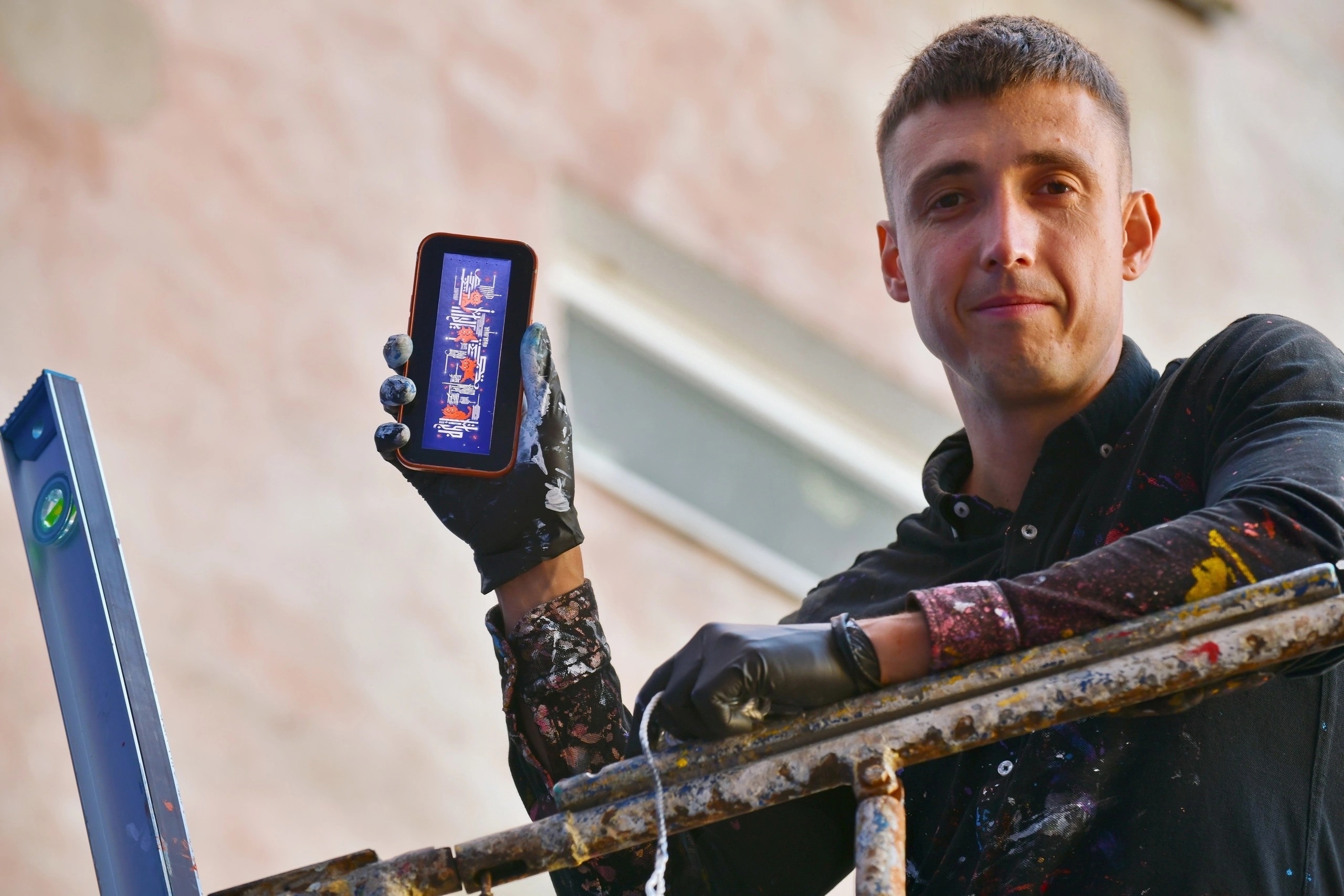 В Мурманске состоялась лекция «Уличное искусство, новая форма на основе народных художественных промыслов»: видео