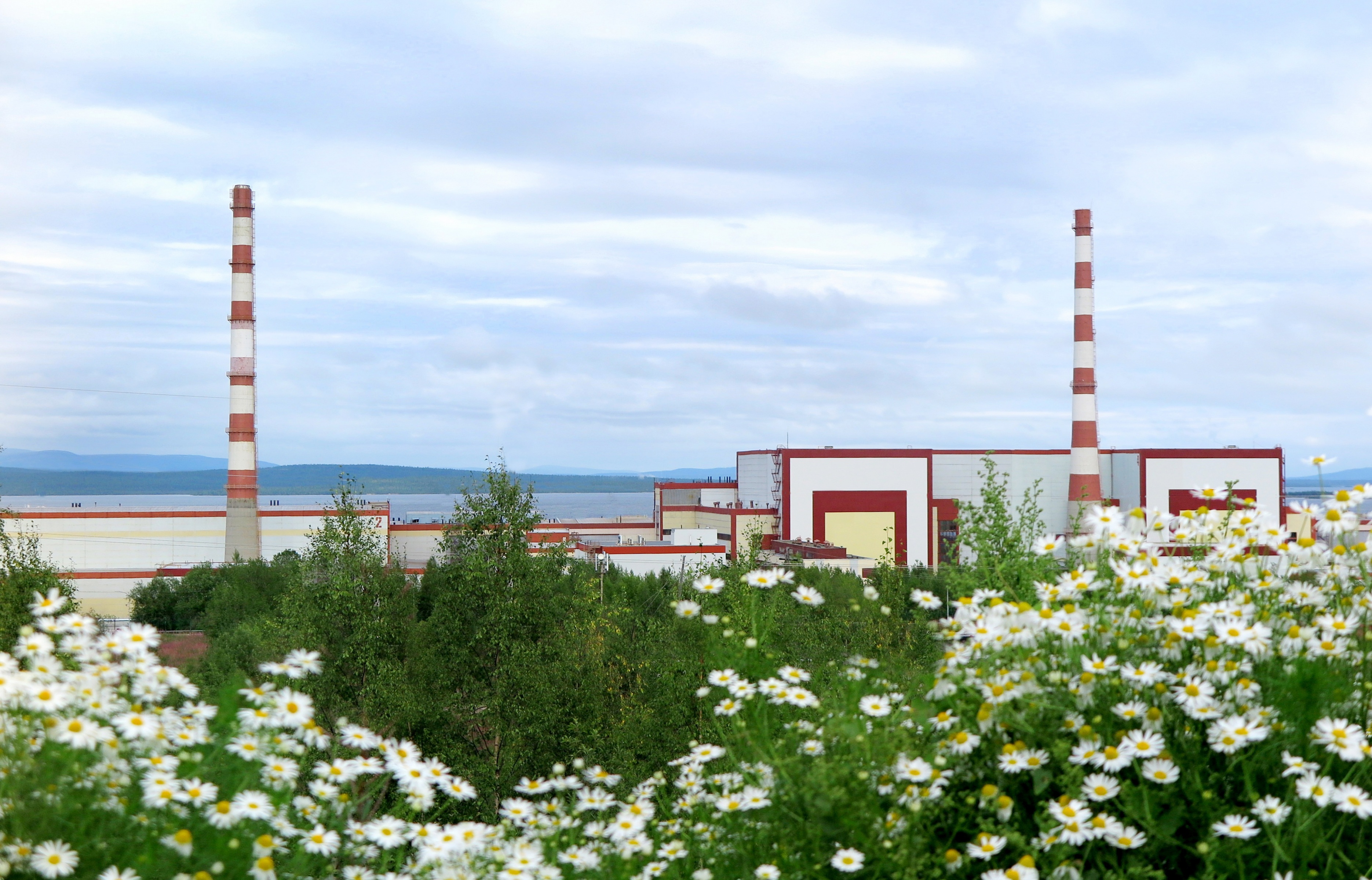 Северная атомная электростанция. Полярные зори атомная станция. Кольская атомная станция. Кольская АЭС+Полярные зори. Кольская атомная Полярные зори.