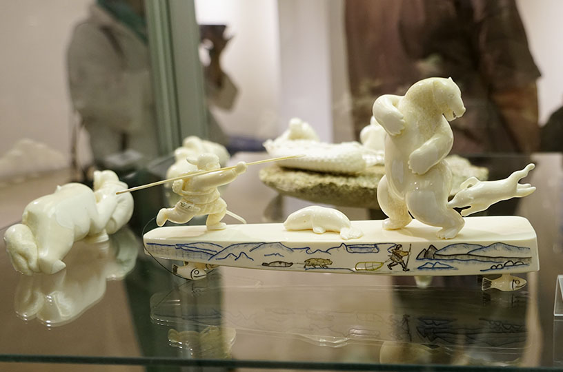 Выставка мастеров-косторезов «Легенда белого клыка» открылась в музее «Наследие Чукотки» 