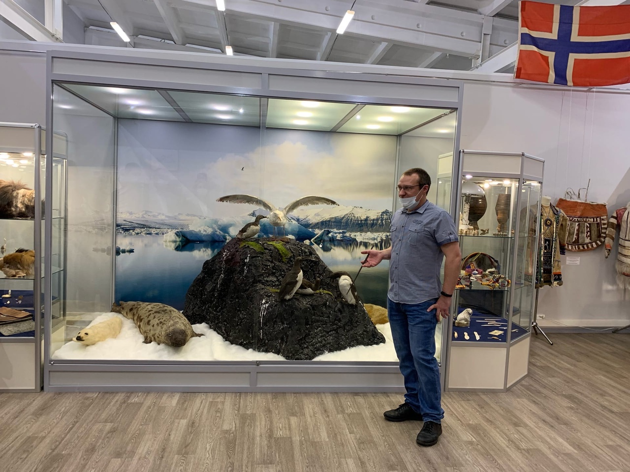 Выставка о дрейфе судов в Центральной Арктике открылась в Мурманске