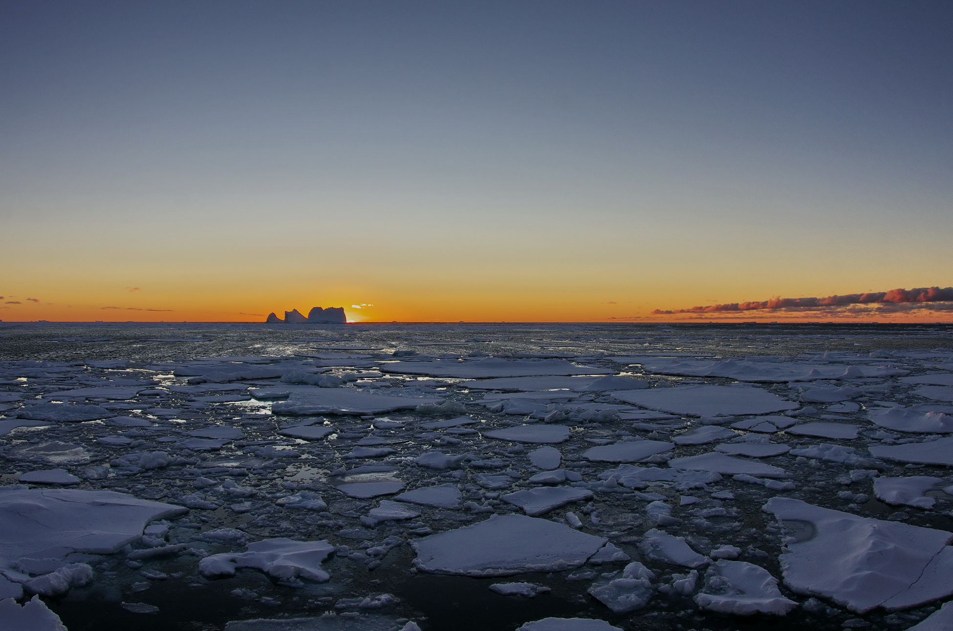 Арктика сегодня. В новой Морской доктрине России видное место отведено Арктике
