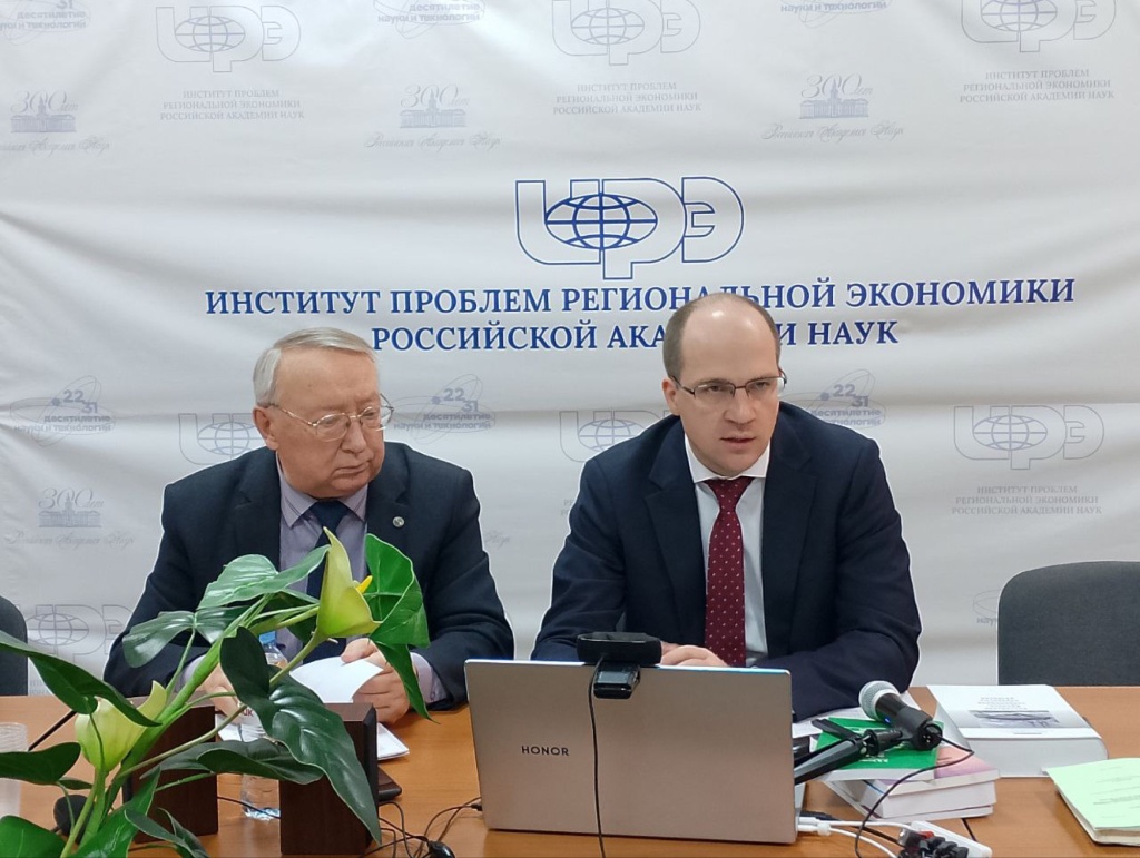 Максим Данькин: необходимо развивать финансовые механизмы на уровне муниципалитетов АЗРФ