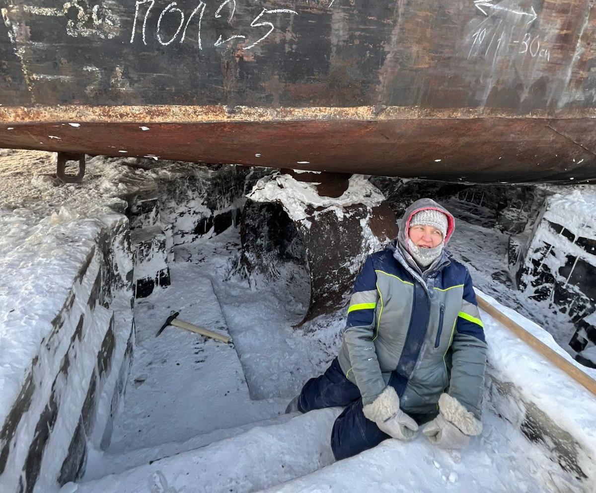 Участникам автотура «Суровая зимовка от Красноярска до Якутска» показали реалии  выморозки речных судов 