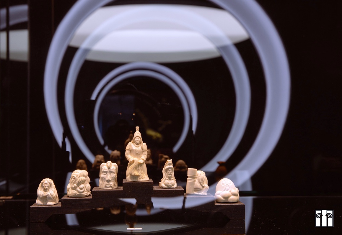 В Национальном художественном музее Якутии открылась выставка мастера-костореза Георгия Родионова под названием «Образ Арктики»