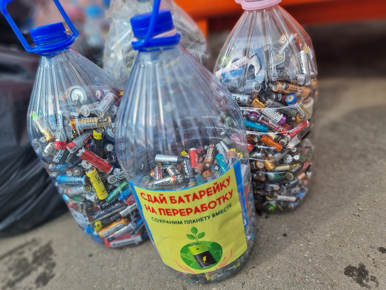 В Ухте горожане в течение дня сдали около тонны батареек В Ухте горожане в течение дня сдали около тонны батареек