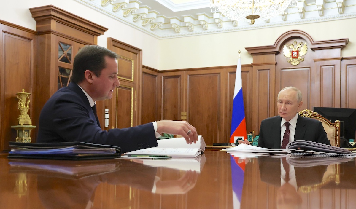 Президент России Владимир Путин и губернатор Архангельской области Александр Цыбульский провели рабочую встречу
