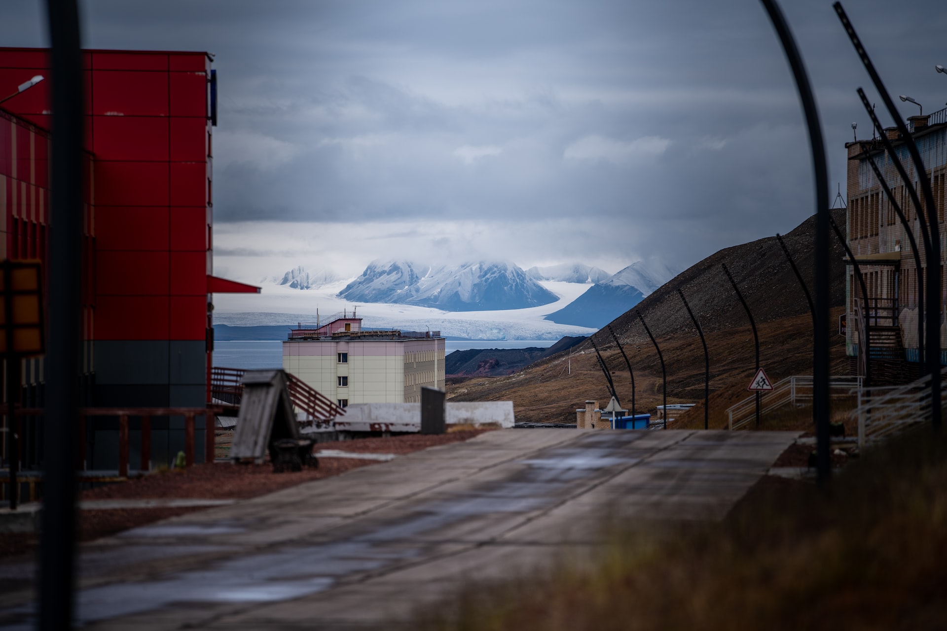 Арктика сегодня. Самый северный в мире каток открылся в Баренцбурге на архипелаге Шпицберген
