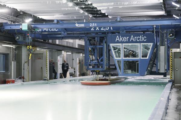 Арктика сегодня: контейнеровоз, интернет и поддержка МСП