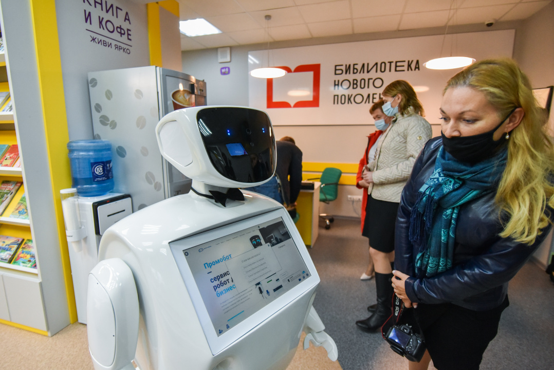 В мурманской библиотеке посетителей будет встречать робот
