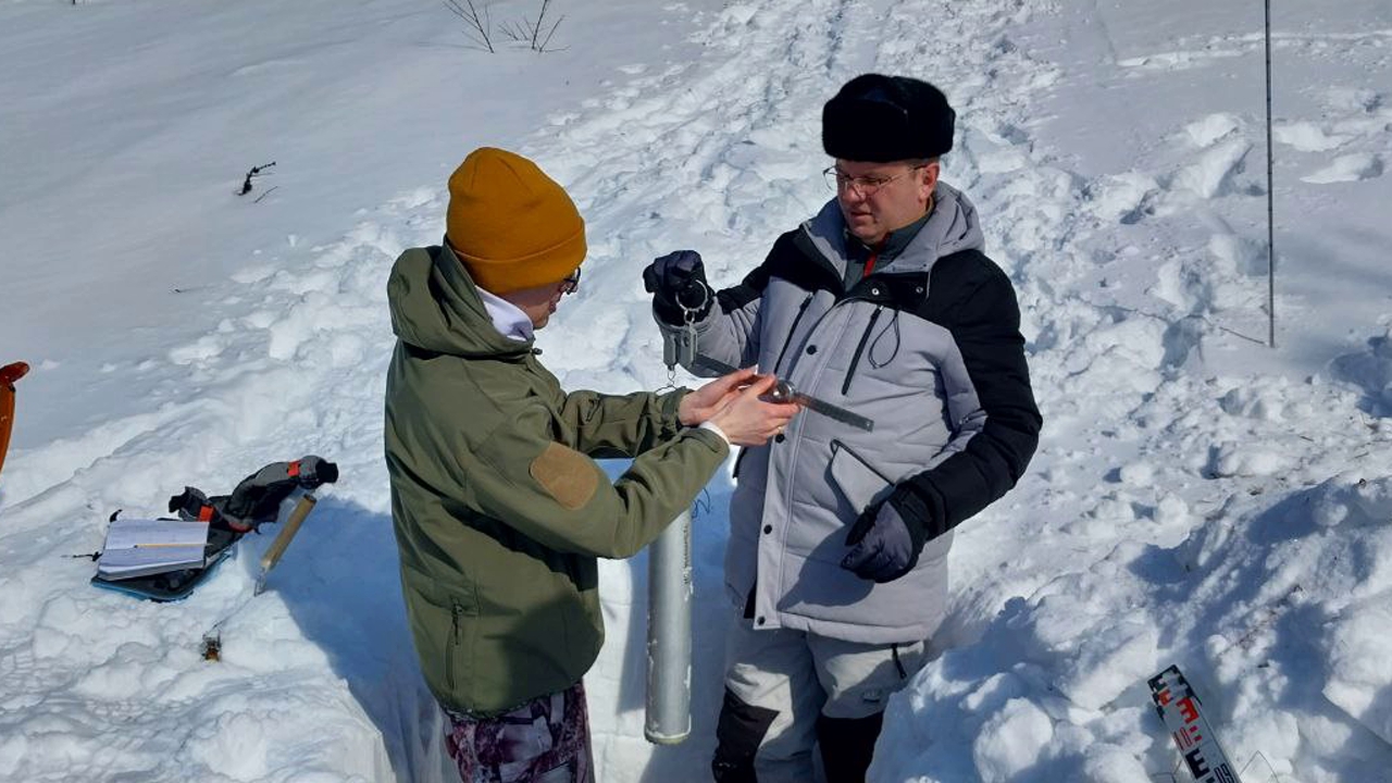 Состояние снега на горнолыжных участках Полярного Урала проверяют ученые