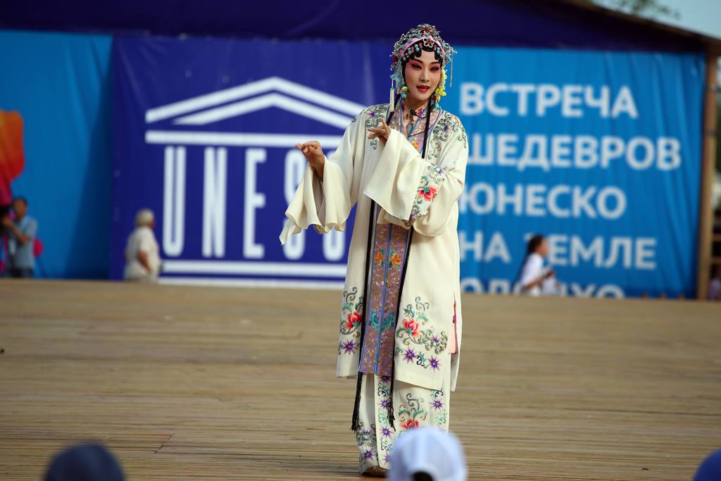 Международный фестиваль «Встреча шедевров ЮНЕСКО на земле Олонхо» стартовал в Якутии