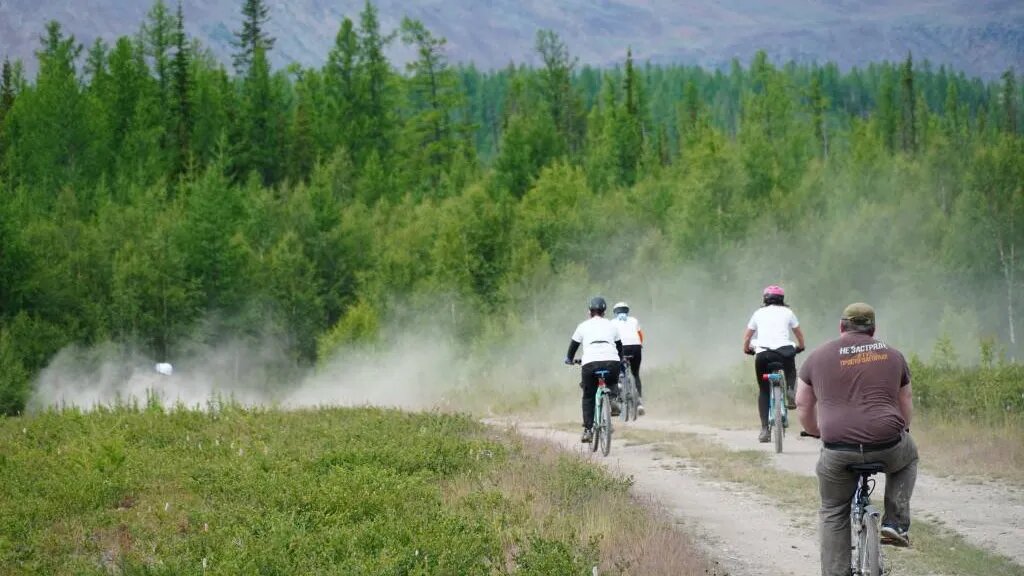 На Полярном Урале финишировала гонка по разбитой дороге Arctic Bike Trail