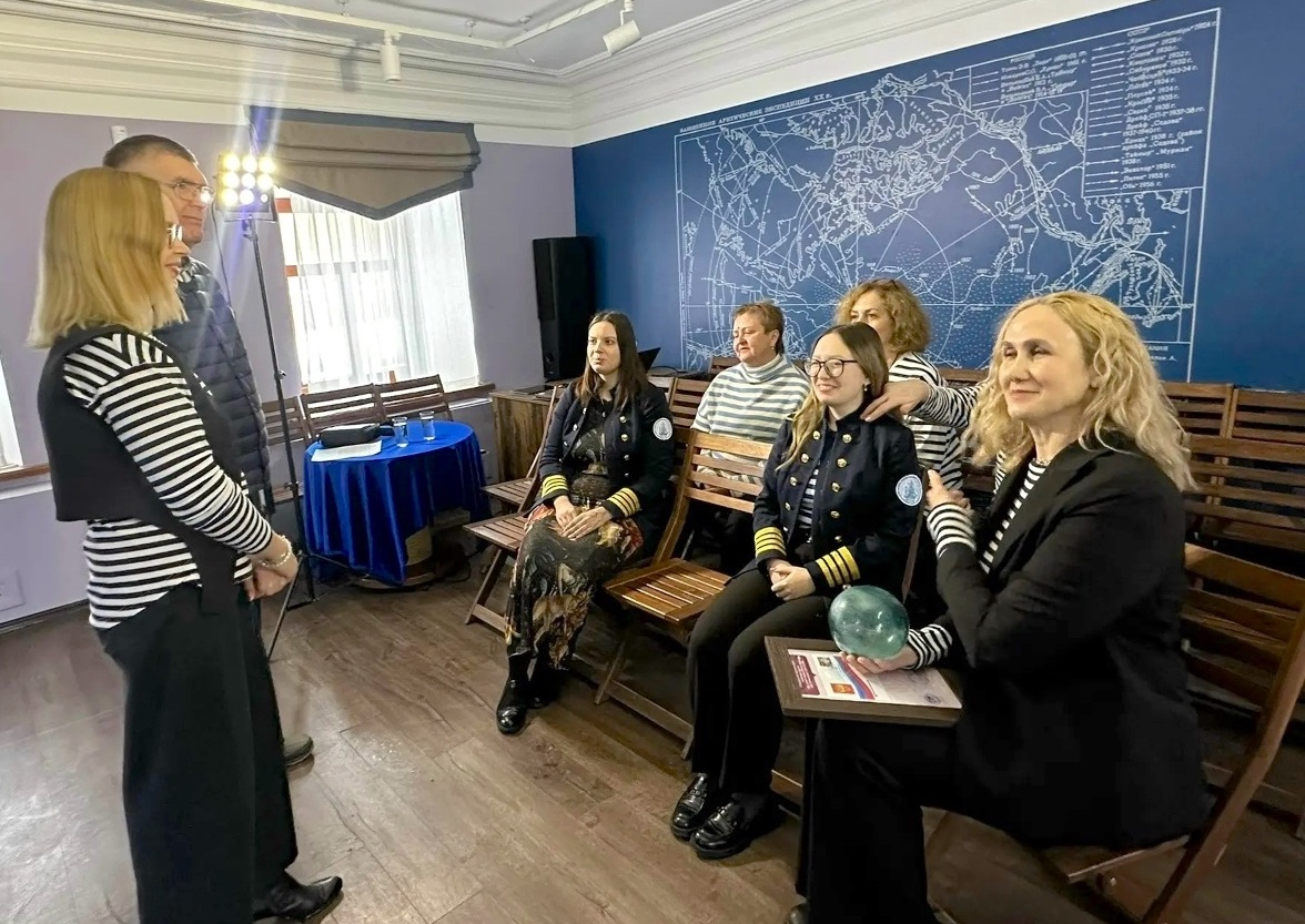 Арктика делится историческими артефактами: отделение РГО в НАО передало Музею полярников в Уфе два символичных экспоната 