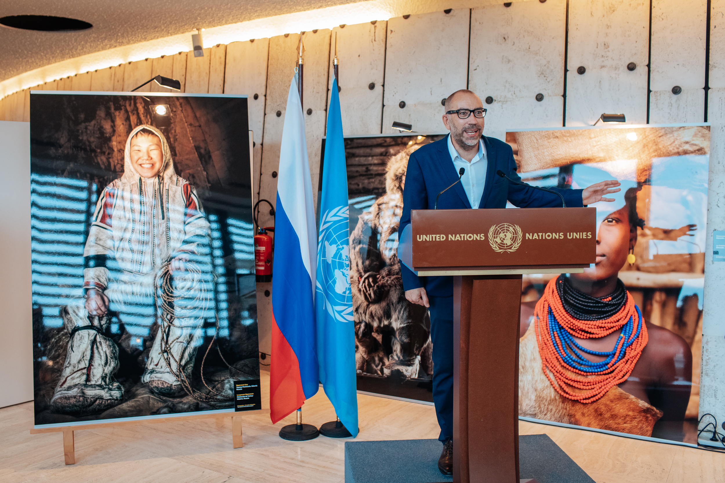 Российский фотограф Александр Химушин показал фотопортреты представителей коренных народов в Отделении ООН в Женеве