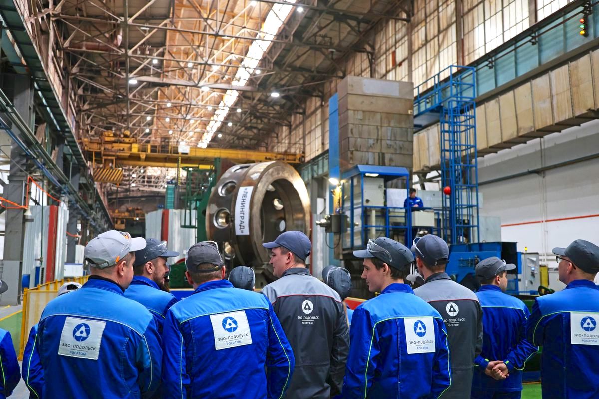 Специалисты «Росатома» собирают корпус реактора РИТМ-200 для атомного ледокола «Ленинград» проекта 22220 Специалисты «Росатома» собирают корпус реактора РИТМ-200 для атомного ледокола «Ленинград» проекта 22220