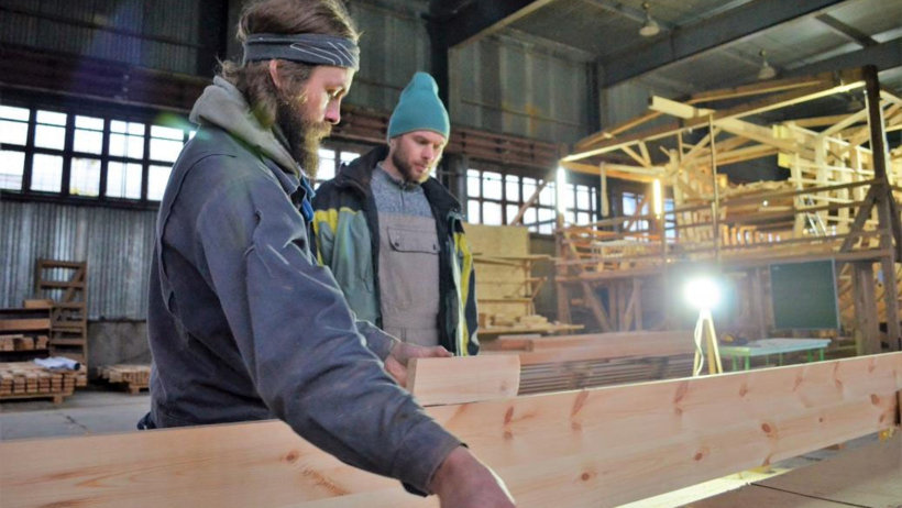 Арктическая школа деревянного судостроения выпустила первый поток студентов