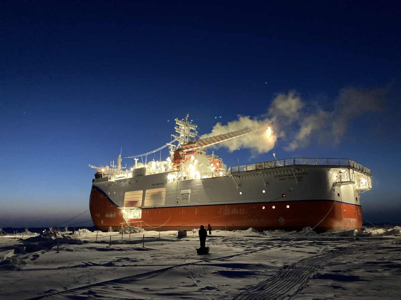 Полярники экспедиции «Северный полюс – 41» изучают приполюсное дно Ледовитого океана