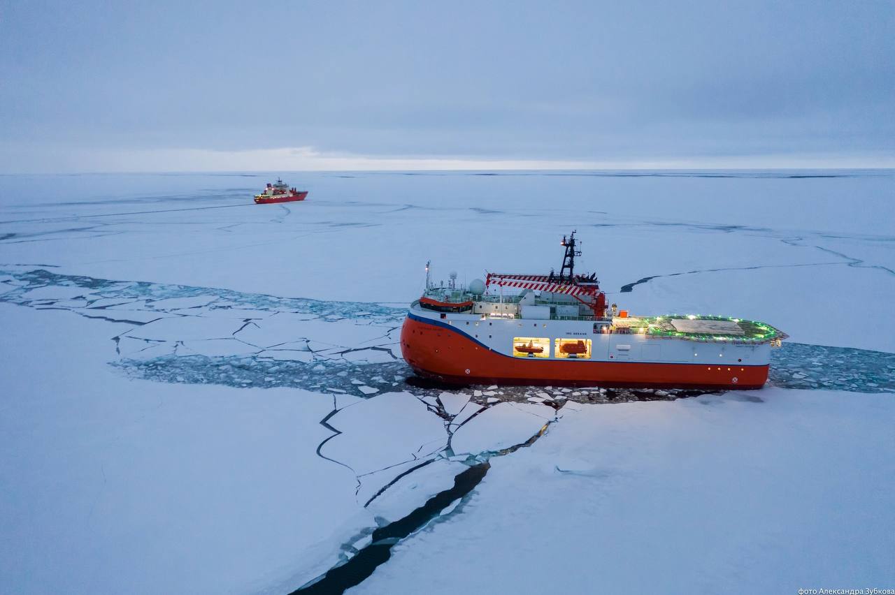 Наука в Арктике: смена полярников на «Северном полюсе», снятие  волонтеров с острова Вайгач и завершение экспедиций АПУ и КНР