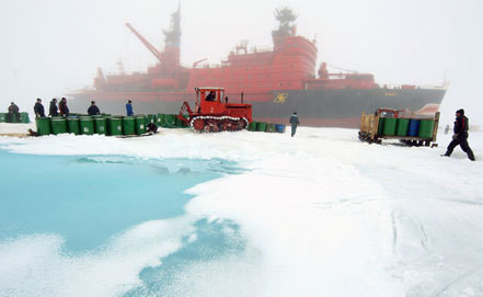 11 июня 2013 года началась эвакуация научной станции «Северный полюс-40»