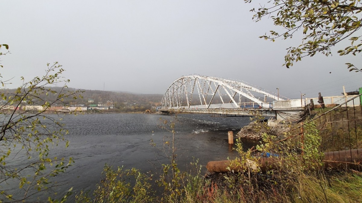 Начался демонтаж знаменитого моста через Тулому на Кольском полуострове