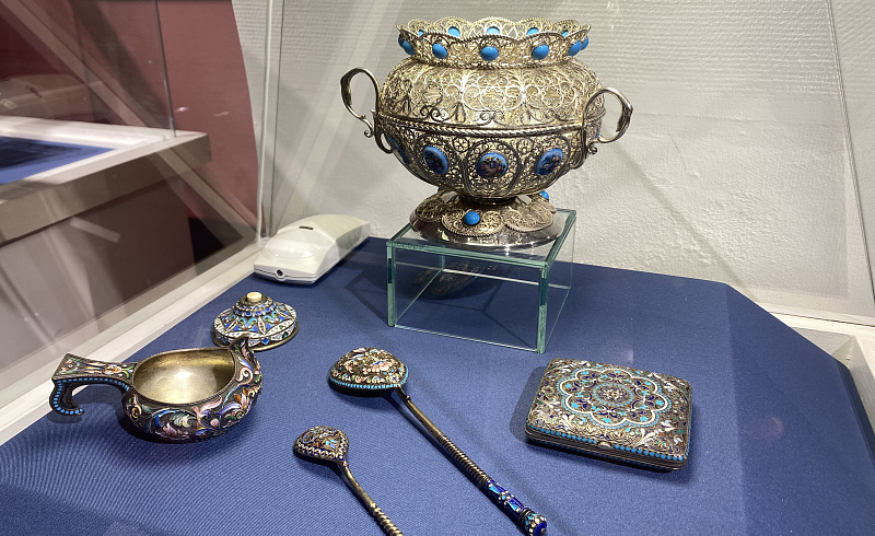 Выставка ростовской финифти открылась в Архангельске