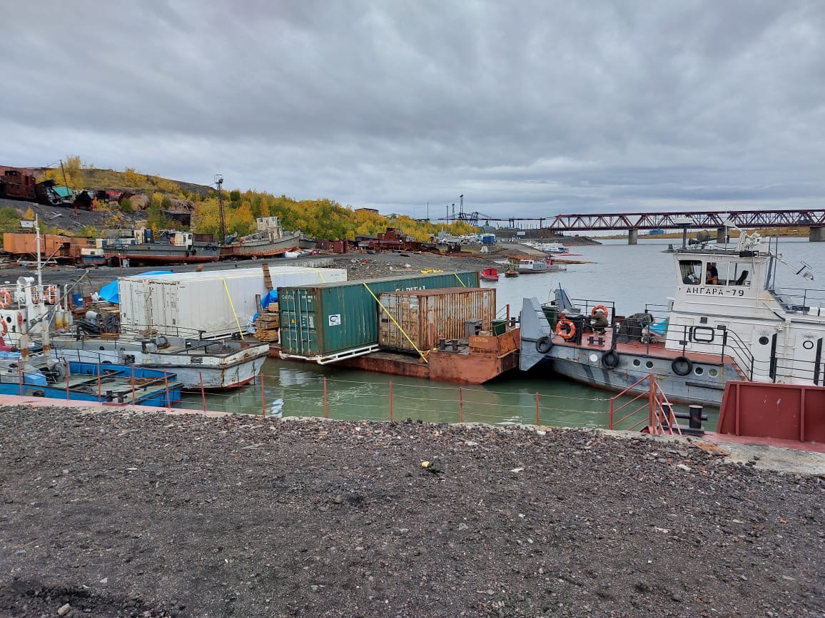 Стройматериалы для визит-центра и оборудование для переработки даров тундры – на Таймыре