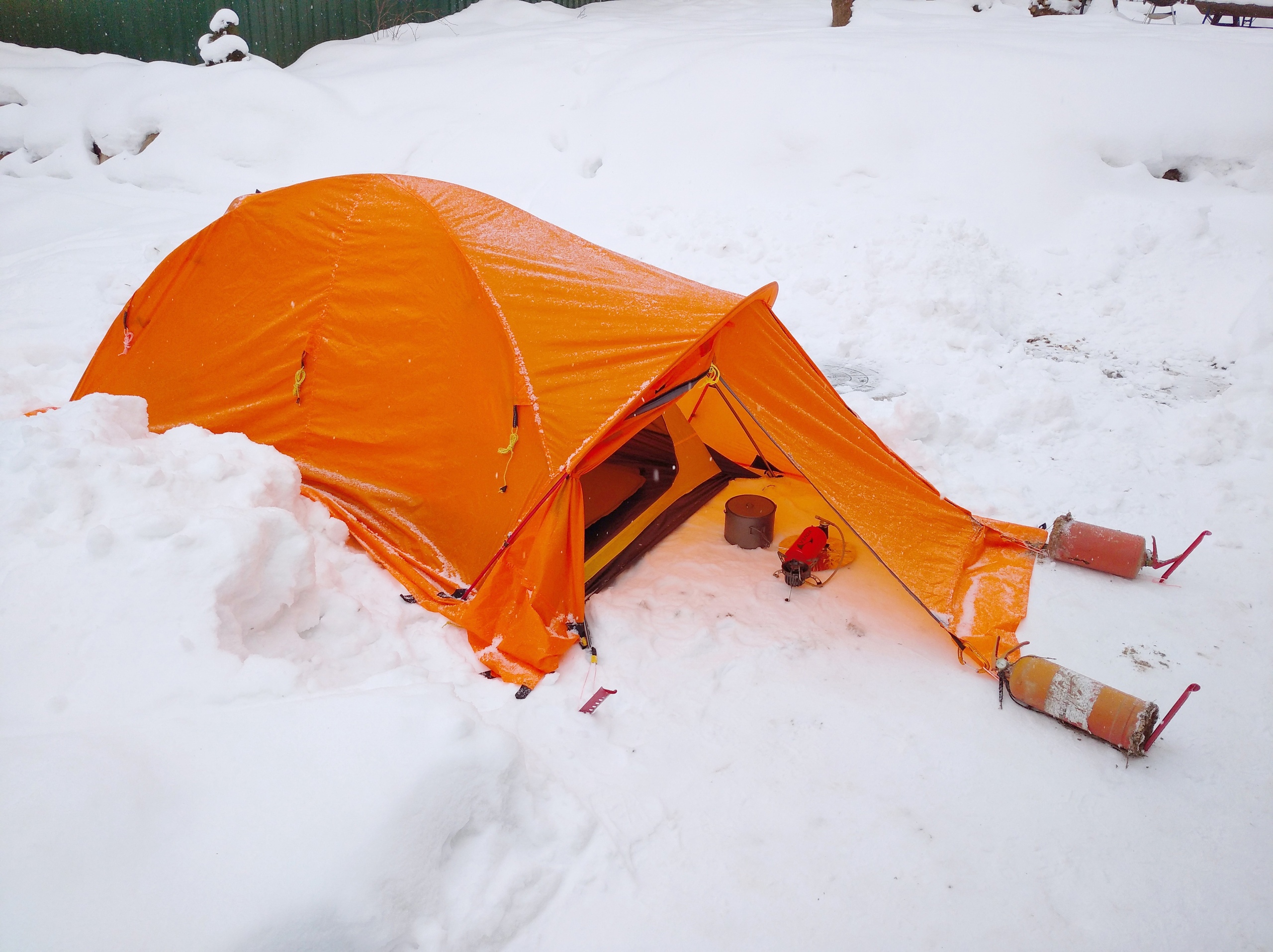 Ведущий эксперт по экстремальному снаряжению протестирует в Арктике русскую палатку